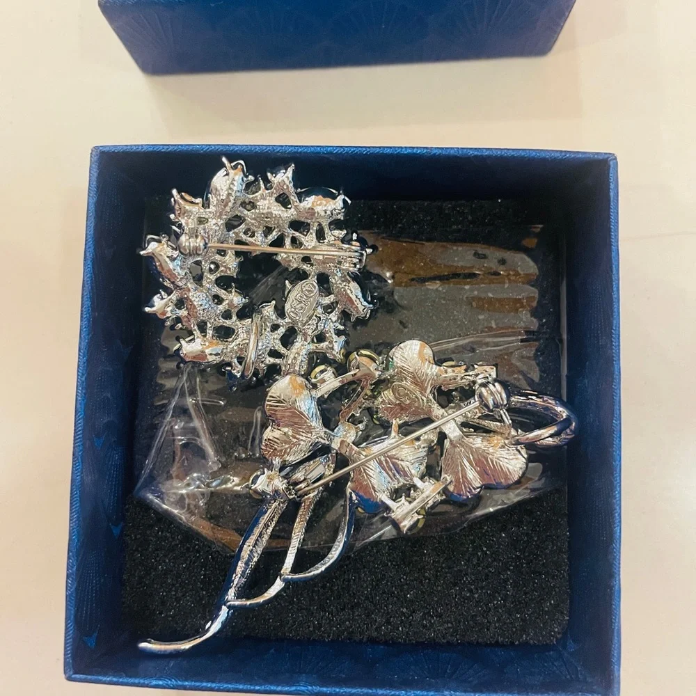 Brooch - Picture 2 of 2